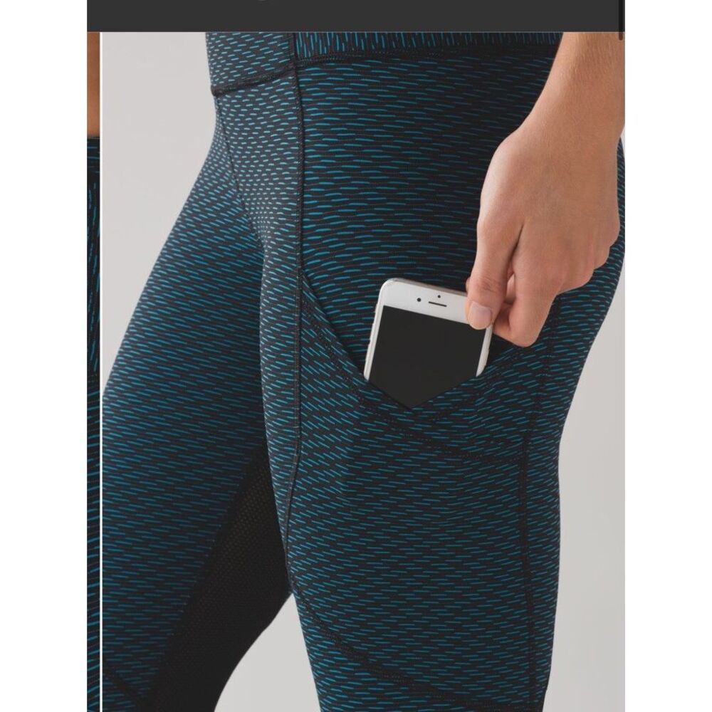 Lululemon outrun 17" Crop Score Jacquard Black Indian Ocean Leggings Size 8 - Picture 3 of 16